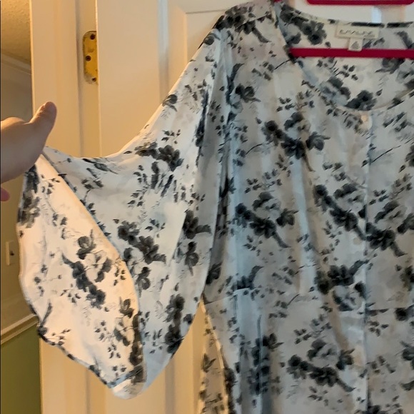 Emaline floral blouse - Picture 2 of 5